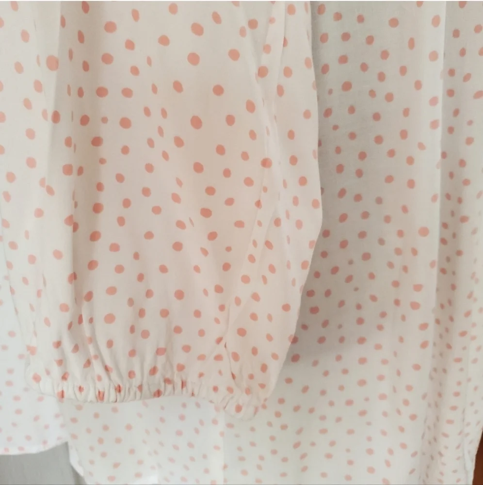 Polka dot elasticized neckline blouse loose flowy fit - Picture 3 of 4